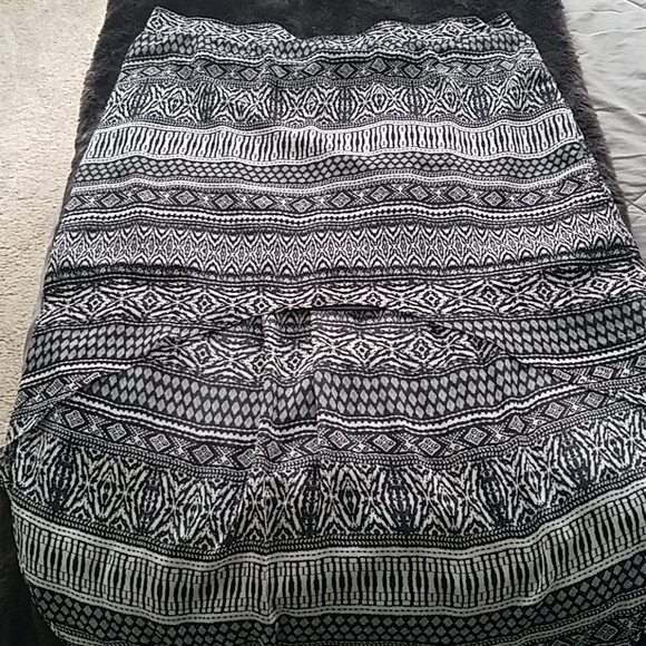 Black and white Aztec pattern high low skirt - Picture 4 of 4